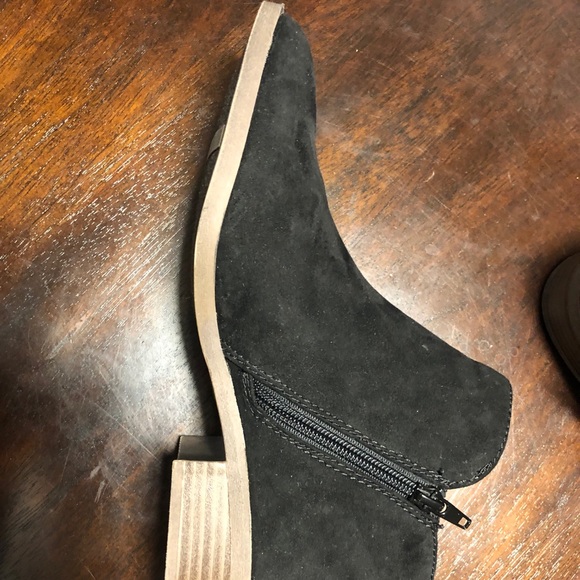 Angle boots. - Picture 2 of 4